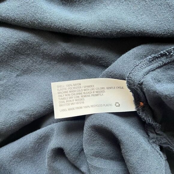 Isabel Ingrid + Isabel Smocked Midi Dress with keyhole cutout - Picture 11 of 11